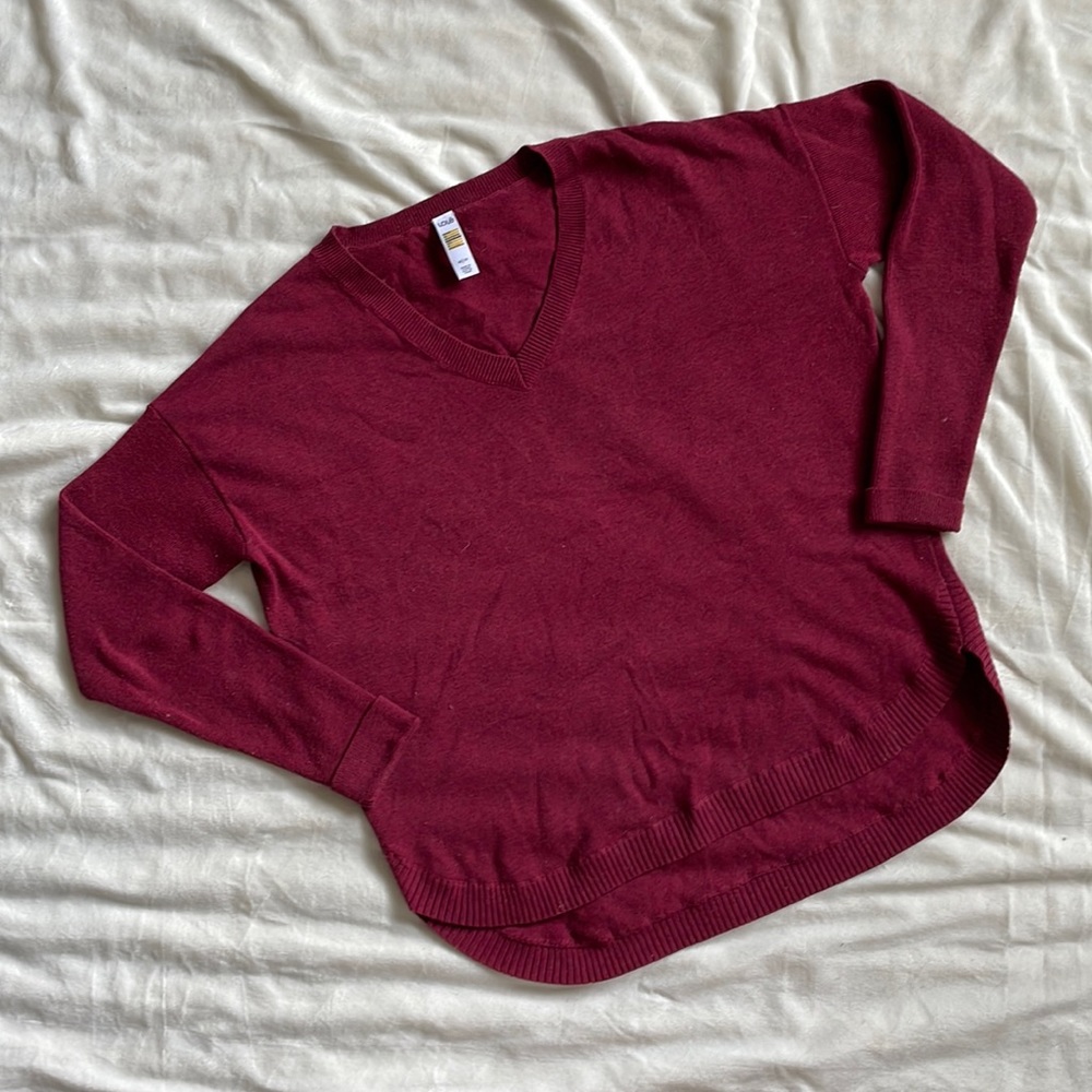 LOLË burgundy v-neck longsleeve thin sweater